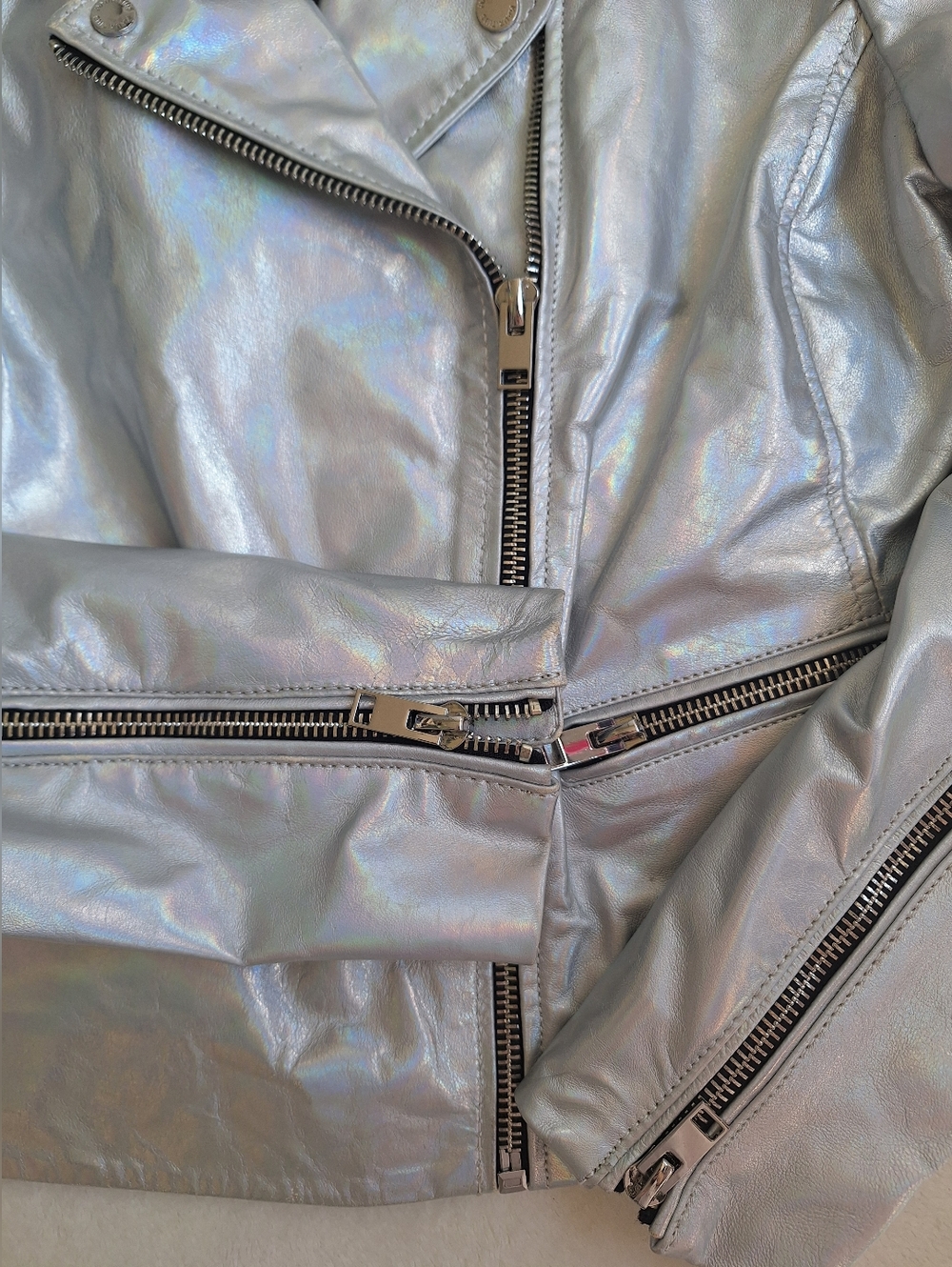 ✨ MAURITIUS Silver Holographic Leather Moto Jacket Sz L (Fits like M) ✨️ - Picture 7 of 16